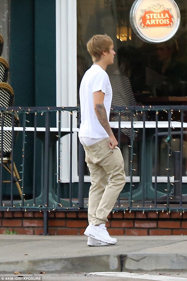 We all know Justin is rarely seen in anything other than his white CK boxer briefs.