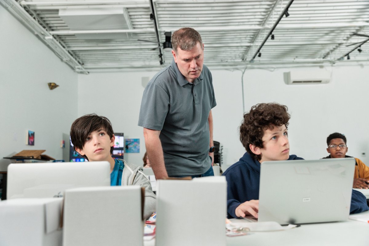 swiftappschool's tweet image. 📱💡 Calling all middle school and high school students! 🚀 Dive into the world of app development at our upcoming camp! 🌟 Learn coding, design, and teamwork skills while expanding your creativity!  swiftappschool.com/appcamp #swiftprogramming #learntocode #iosdeveloper  📱👩💻👨💻