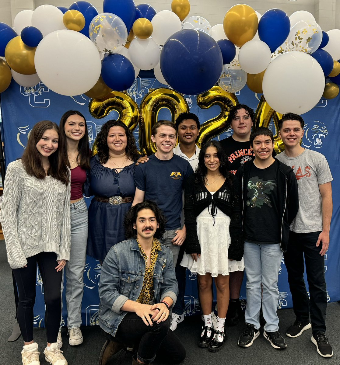 OCRobMartinez's tweet photo. Congratulations to the top graduates of @NISDOConnorHS #OCProud #OCScholars #OCAmazing #OCImpressive https://t.co/hddJjASihV