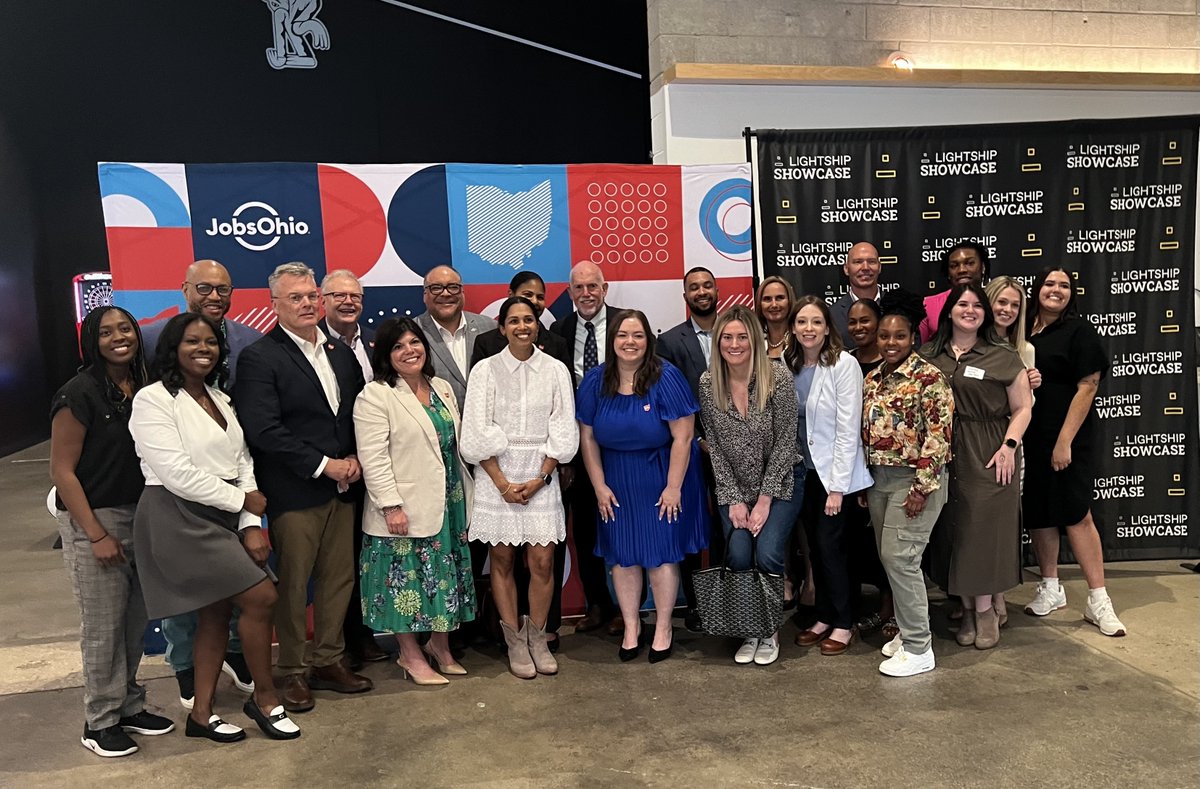 JobsOhio's tweet photo. Whatever your dream is, Ohio's here to help you achieve it. 💡

Skin by Brownlee &amp; Co., @Hyphenmade, Phenomenal Foods Co., Shift Shoes, and holm shared their stories of grit and passion at the @lightshipfound Showcase after completing the Lightship Bootcamp. #LightshipShowcase https://t.co/O2SOo225fC