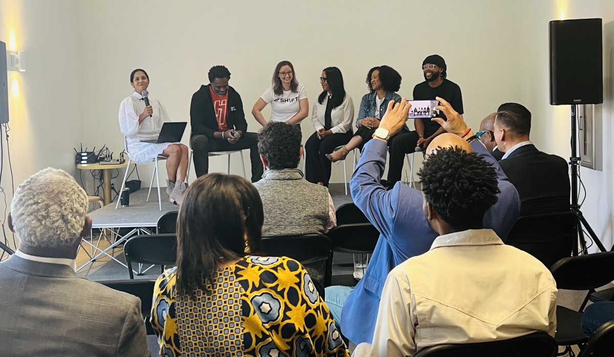 JobsOhio's tweet photo. Whatever your dream is, Ohio's here to help you achieve it. 💡

Skin by Brownlee &amp; Co., @Hyphenmade, Phenomenal Foods Co., Shift Shoes, and holm shared their stories of grit and passion at the @lightshipfound Showcase after completing the Lightship Bootcamp. #LightshipShowcase https://t.co/O2SOo225fC