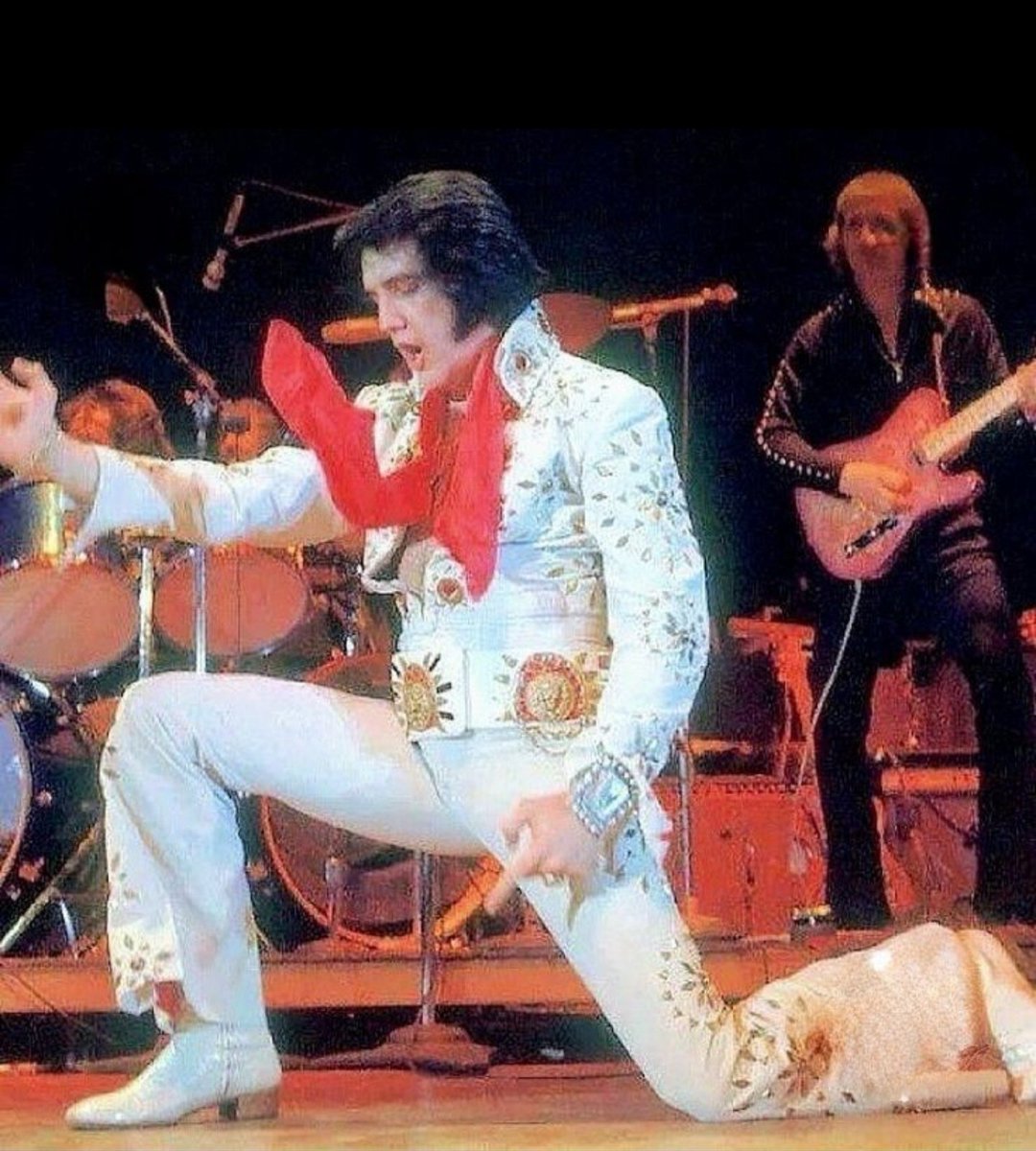 April 18,1972;
Elvis on stage 
San Antonio Texas.
#ElvisOnTour 
#ElvisPresley #ElvisHistory