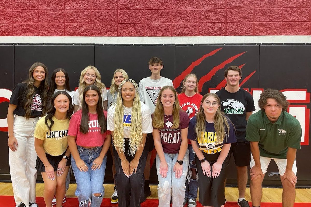 OzarkTigers's tweet photo. Congrats to 13 of our awesome seniors who signed to play their sport at the collegiate level during our spring athletic signing Wednesday! We are so proud of all your hard work and can't wait to see what you do in the future!
➡️ Read more here: https://t.co/FYp7osfDD0 https://t.co/Nb6CMhCrL6