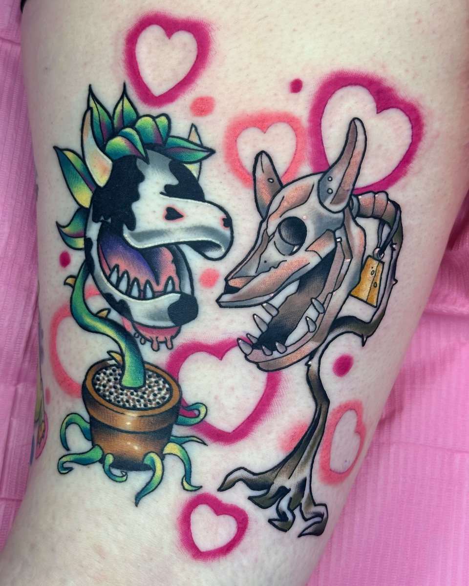 isabelh_tattoos's tweet image. gave the ol’ cow plant a dead gf today 💕