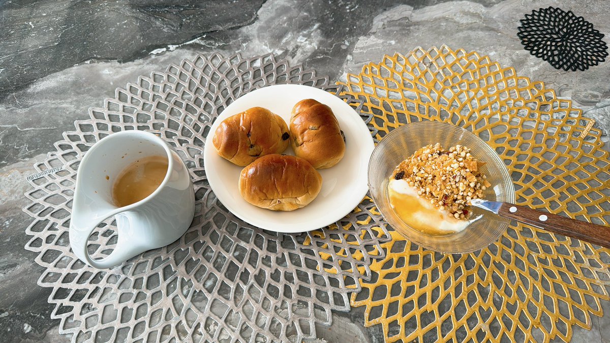 朝食はパンとコーヒーとフルグラヨーグルト🍯

#料理男子
#独身貴族
#男子ごはん
#おうちごはん
#自炊
#instafood
#foodporn
#クッキングラム