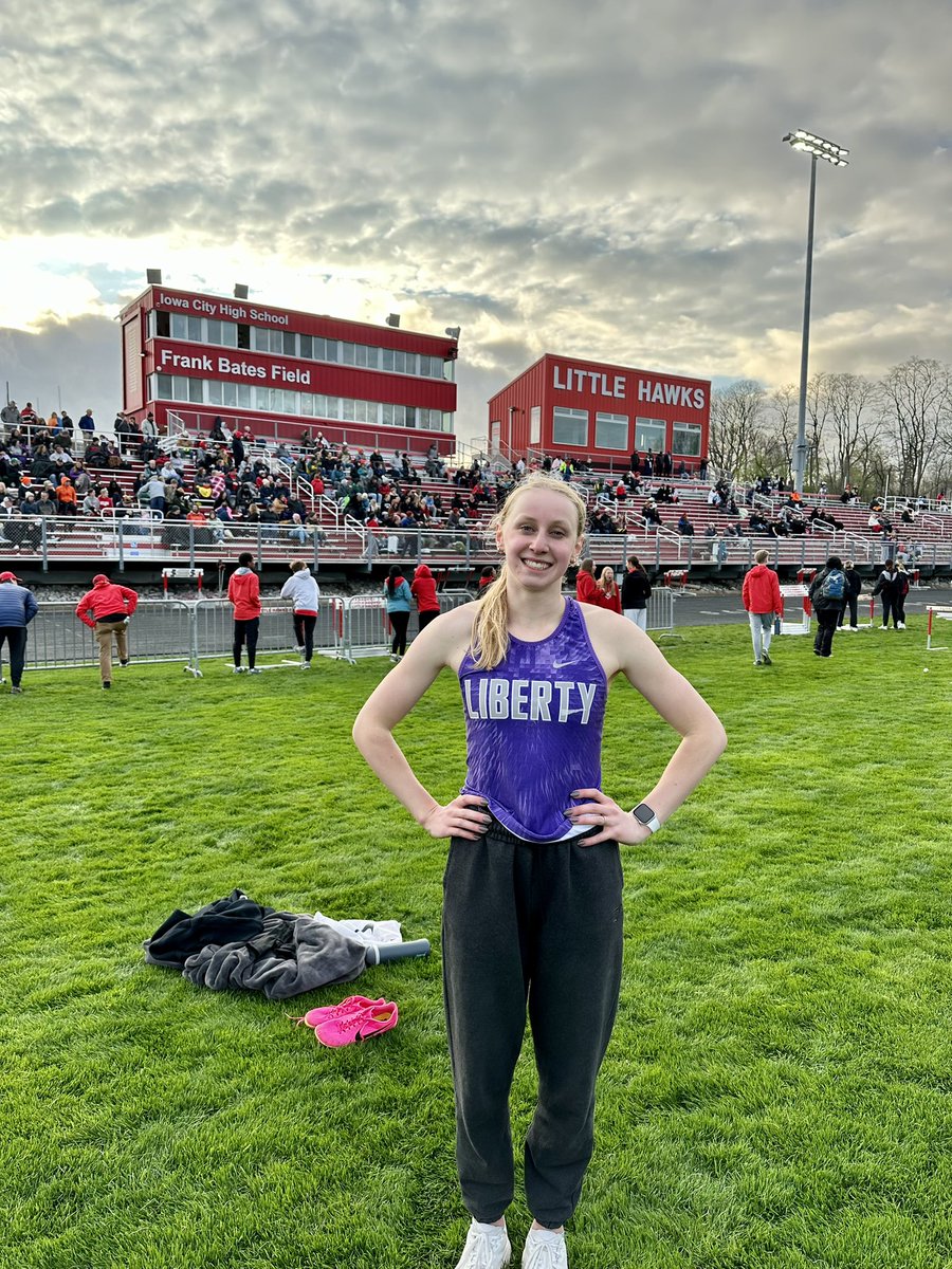 Averie Bilskemper FTW in section 1 of the open 400!  1:04.6 ⚡️⚡️