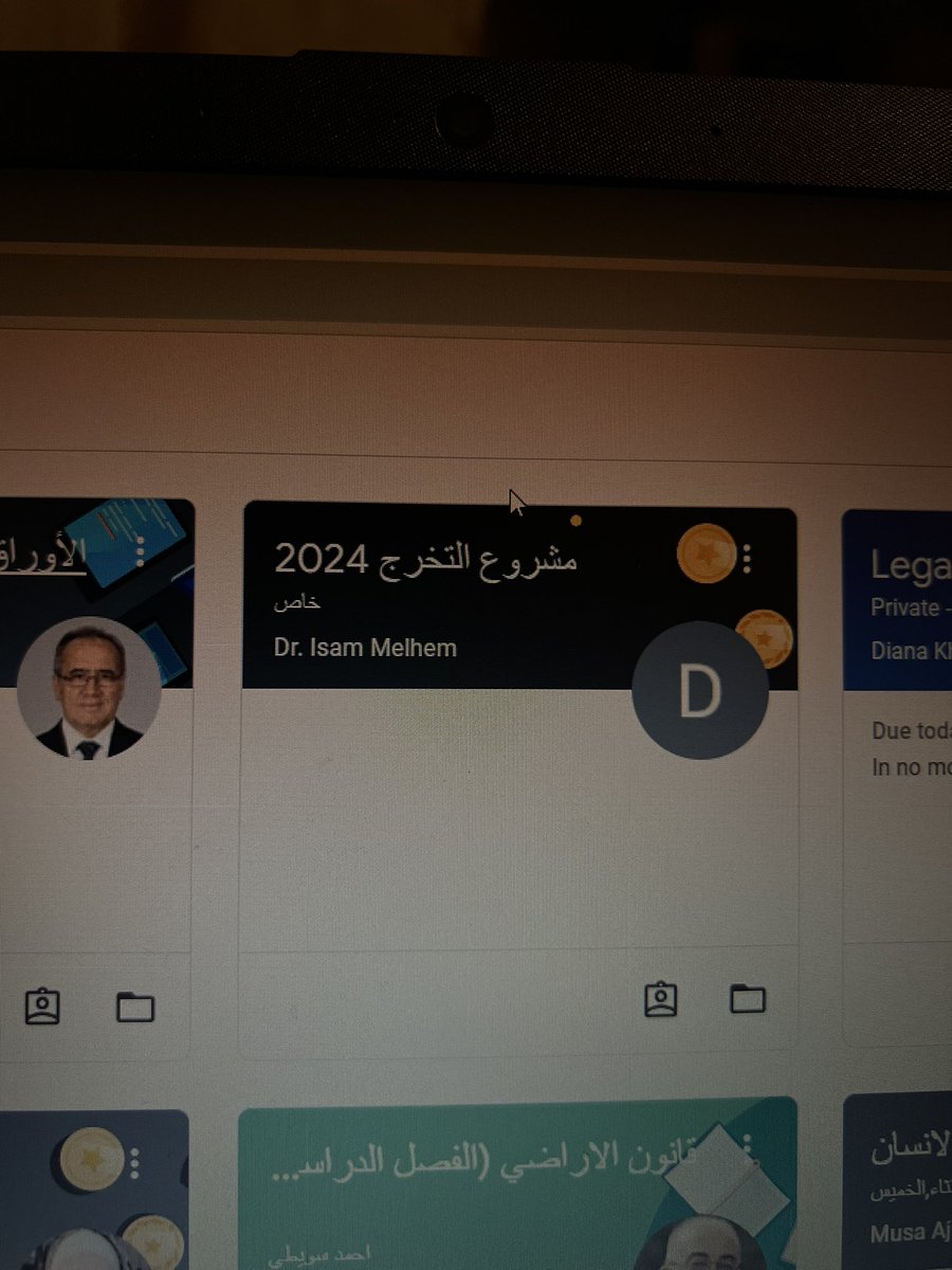 Saranazer13's tweet photo. اديش هاي الفترة صعبة بس مافي احلى من هاد الشعور🎓♥️ https://t.co/PTI9fBXk83