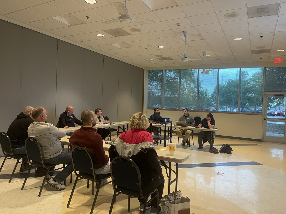 allysonsmithtv's tweet photo. @KOMUnews FIND OUT MORE AT 10: The meeting has just started. Parks and Recreation says the pool has been closed for 3 years and plans to be re-open on Memorial Day. @KOMUnews https://t.co/6e5Hw2Eh7U