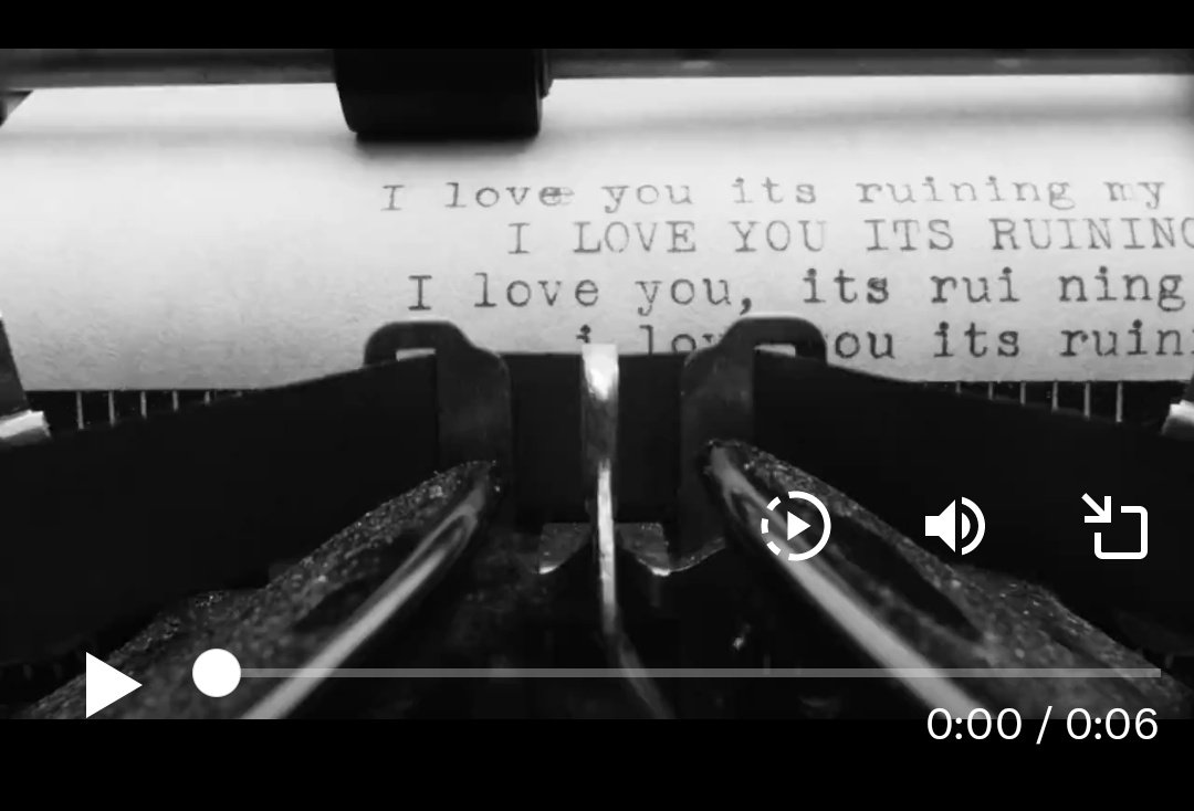 tweetsricochet's tweet photo. THERE ARE TWO DESKS BECAUSE THERE ARE TWO TORTURED POETS

AND THEY BOTH LOVE EACH OTHER SO MUCH THAT IT RUINING THEIR LIVES 

AND THEY TURN TO THEIR WRITING TO MAKE SENSE OF IT ALL?? AND CONTINUE TO CONNECT WITH EACH OTHER IN THAT WAY!?!?!

GAHHHHHH https://t.co/XH7AGvKFkJ