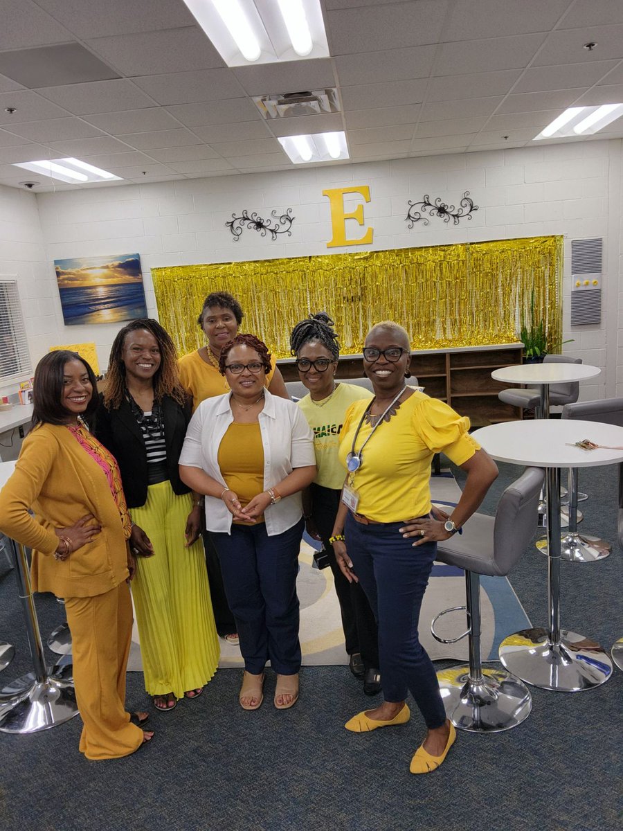 FCulverson's tweet photo. It was hard to miss all the yellow @ELHS_HCS as we bring awareness to Exceptional Children's Week ##ECWEEK_HCS @DrKeshaJones1 @Holla_at_Ayala @KindraTukes @RWilliams_EDS @MrArnoldtheGol1 https://t.co/rW65aQaqNO