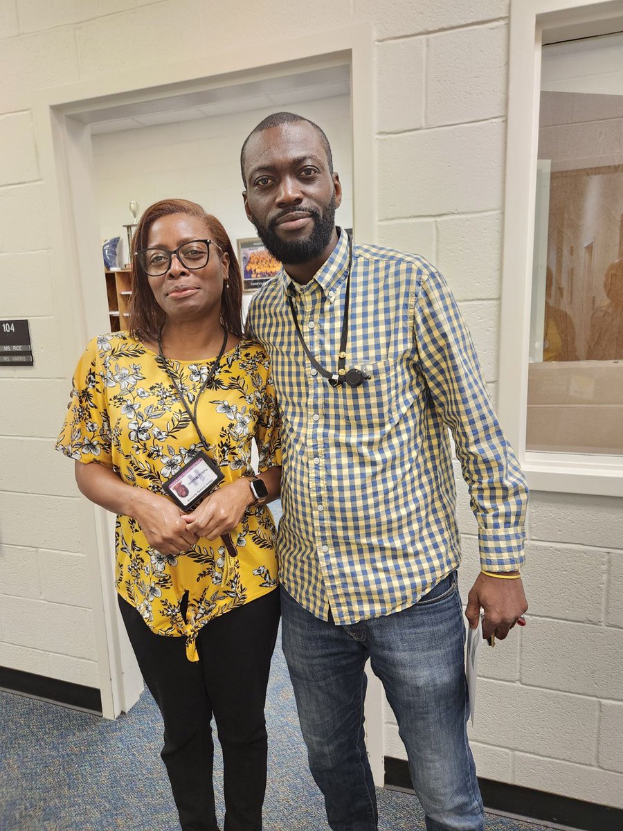 FCulverson's tweet photo. It was hard to miss all the yellow @ELHS_HCS as we bring awareness to Exceptional Children's Week ##ECWEEK_HCS @DrKeshaJones1 @Holla_at_Ayala @KindraTukes @RWilliams_EDS @MrArnoldtheGol1 https://t.co/rW65aQaqNO
