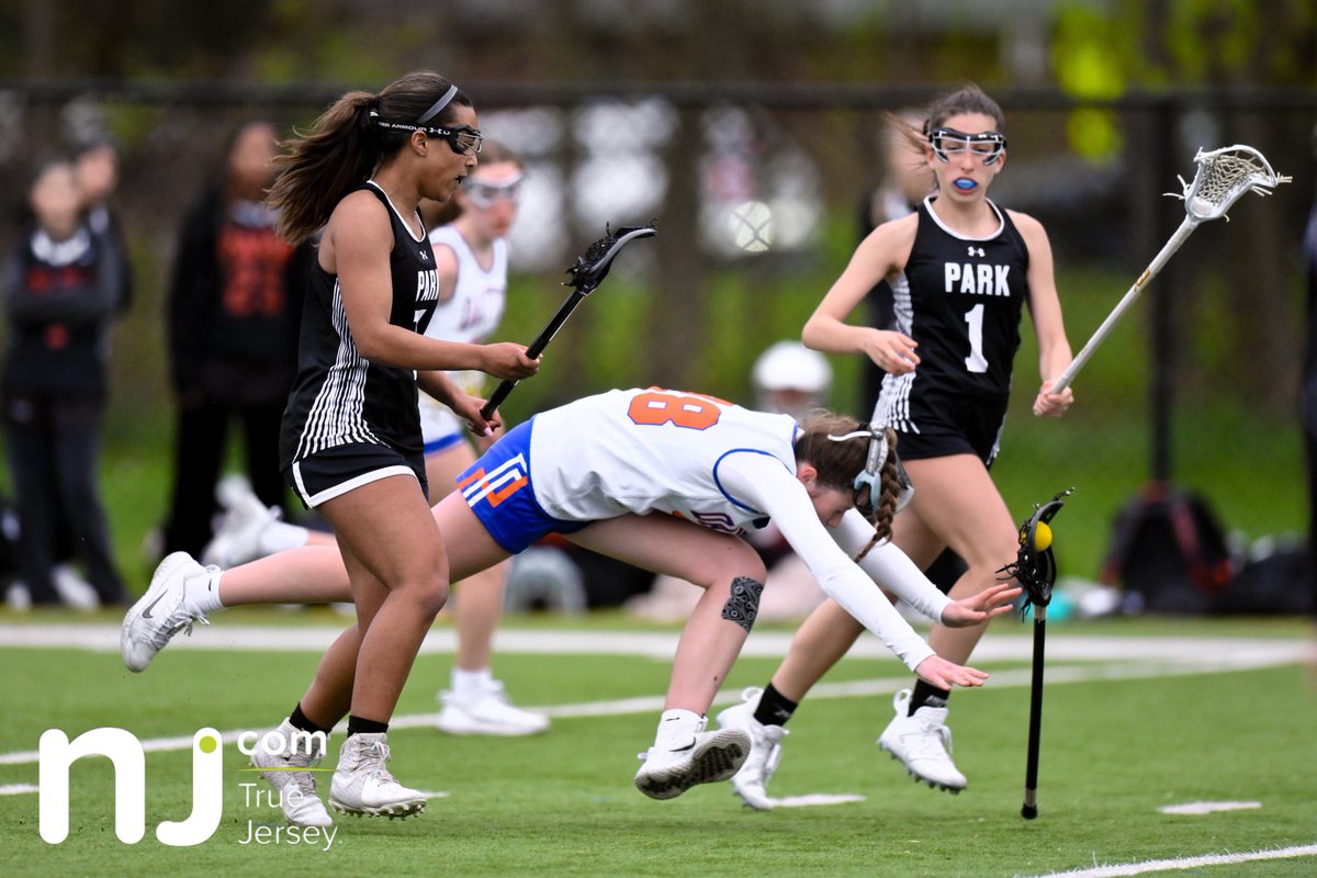 Photo_JohnJones's tweet image. Whippany Park battles Dayton in girls lacrosse action in Springfield NJ

#njlax #lax #lacrosse @wphsWILDCATS