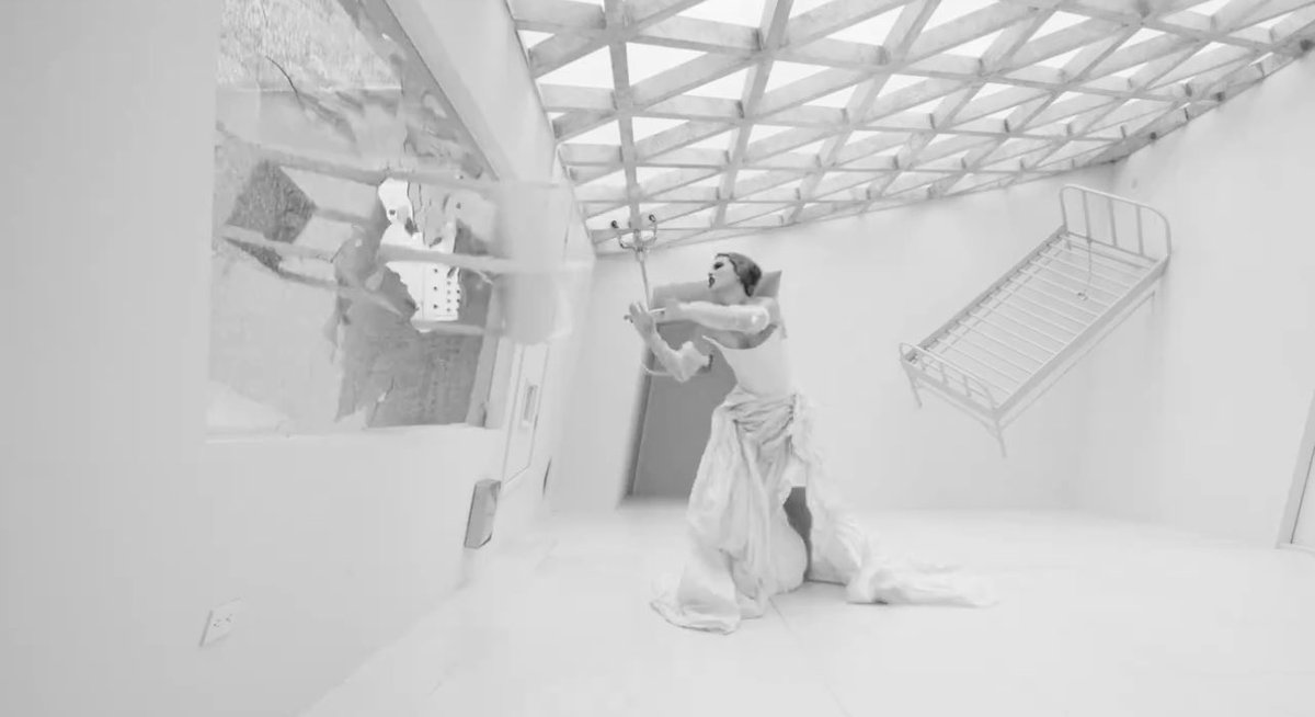 PopBase's tweet image. Taylor Swift in the music video to ‘Fortnight.’