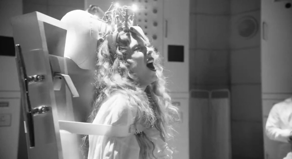 PopBase's tweet image. Taylor Swift in the music video to ‘Fortnight.’