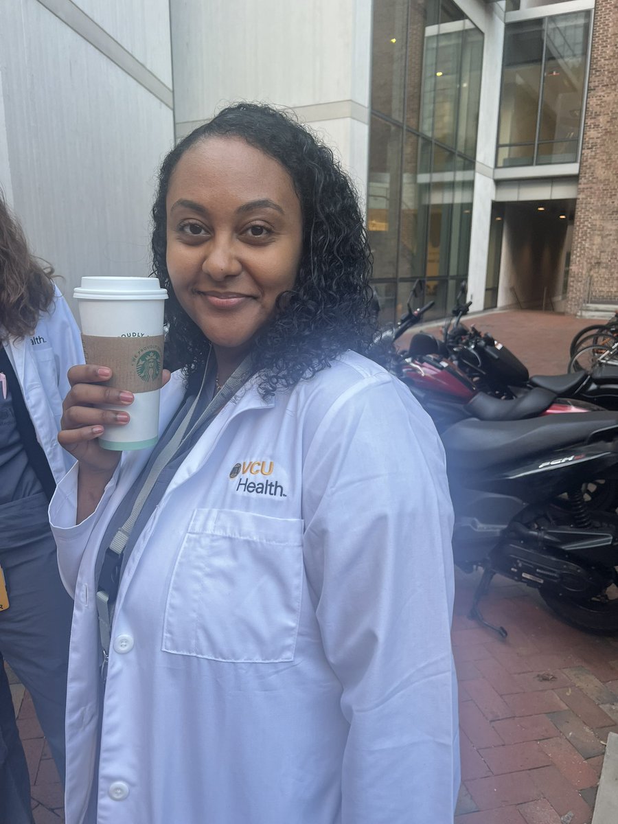 DekiTsering's tweet photo. Picture day with @VCUGenSurgRes 🤳📸 https://t.co/TXvzHm1pQ6