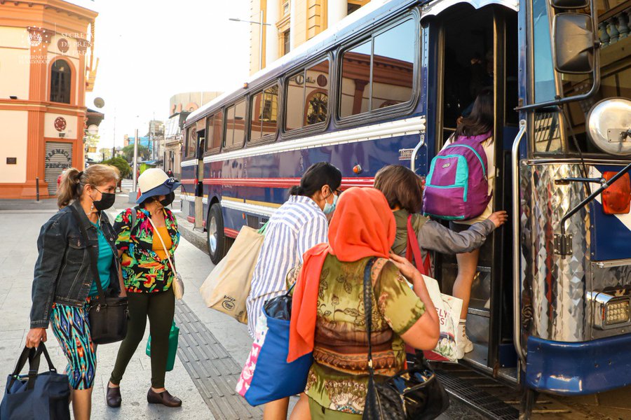 DiarioLaGaceta's tweet photo. #Turimo | Este próximo 21 de abril, los buses alegres del Instituto Salvadoreño de Turismo (ISTU) tiene programados 4 viajes a destinos turísticos del país.
Uno de ellos, el centro acuático Ichanmichen, Zacatecoluca, en La Paz; parque recreativo Atecozol, Sonsonate; parque recreativo Amapulapa, en San Vicente; y el parque acuático Agua Fría, Chalatenango.
En esta última zona se desarrollará el Segundo Festival del Café en Chalatenango, cuya entrada para ambos lugares será de $8.00. Mientras que el resto el precio rondará los $5.00.