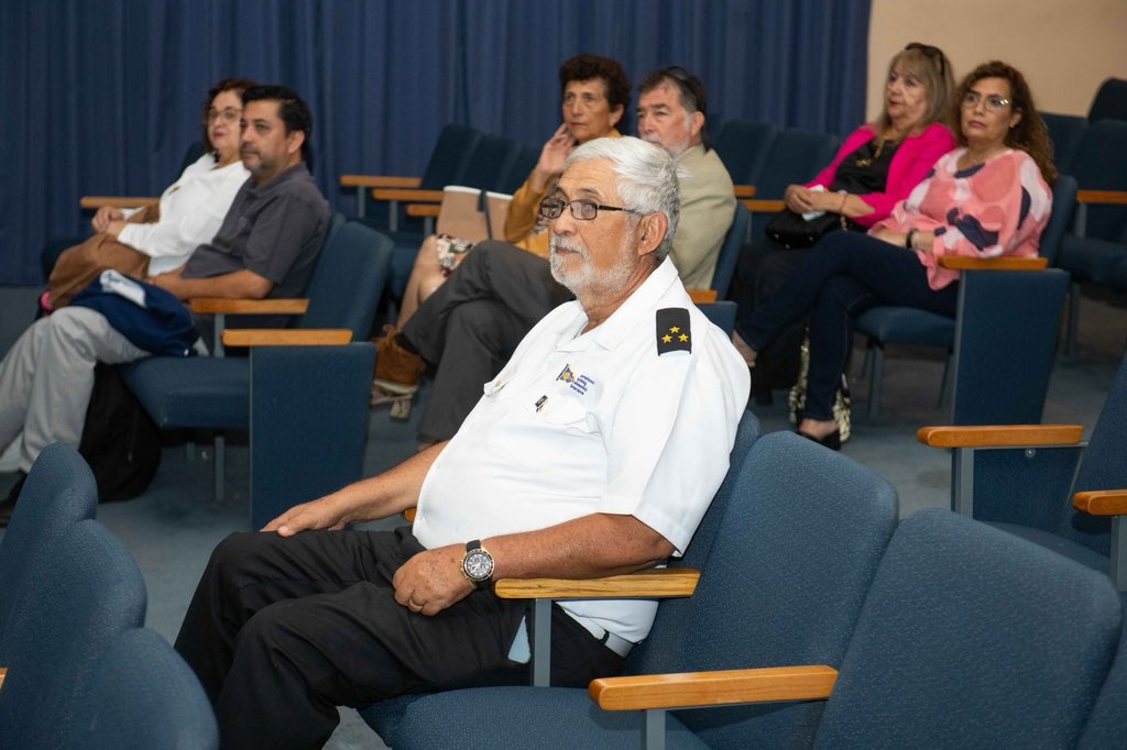 Teniendo como objetivo principal acercar el quehacer marítimo y la importancia del Mar para nuestro país, la Cuarta Zona Naval y la fundación @mardechile efectuaron una exposición informativa a profesores de distintos establecimientos educacionales de #Iquqiue. @Armada_Chile