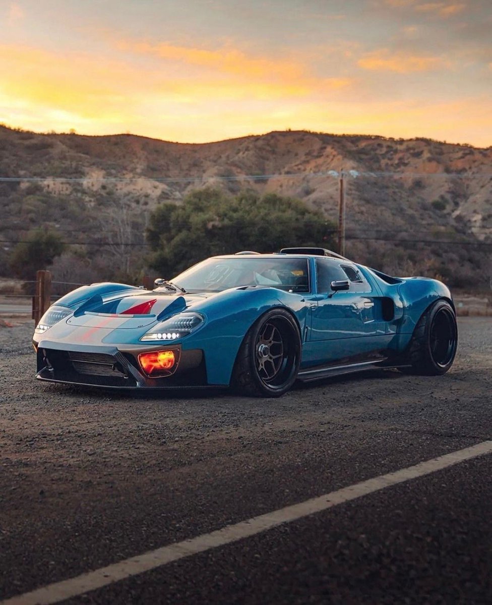 Cool Style  #ford  #GT #fordGT #luxurylife #hypercars #supercars #exoticcars #sportcars buff.ly/2MGt1An