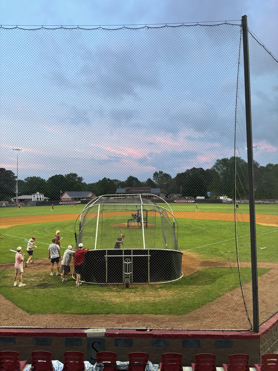 Getting some last minute cuts in under the lights! See y’all tomorrow at the den! Go Lions!