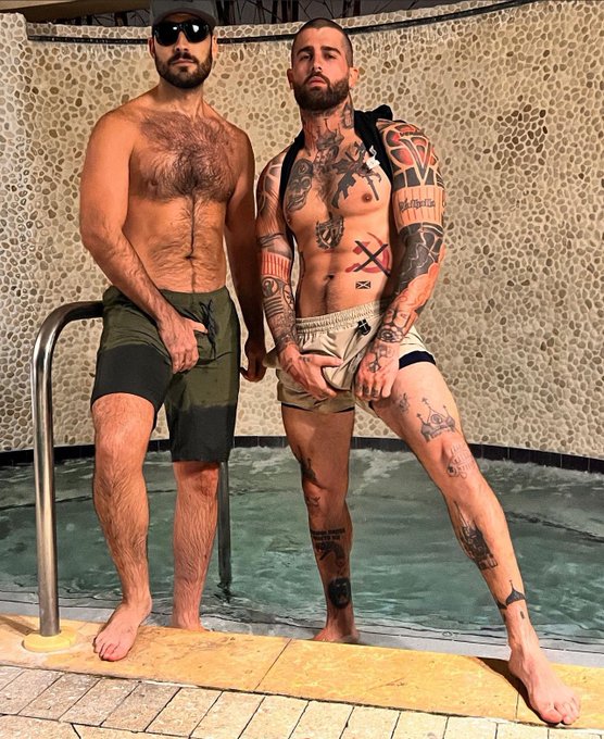 Would you get in the hot tub with us? https://t.co/DOAxLIv3AR