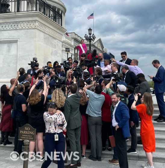 This is why our media is broken and it looks like they have surrounded the woman from the FART Caucus. Gives new meaning to the phrase 'hot air' in Congress.