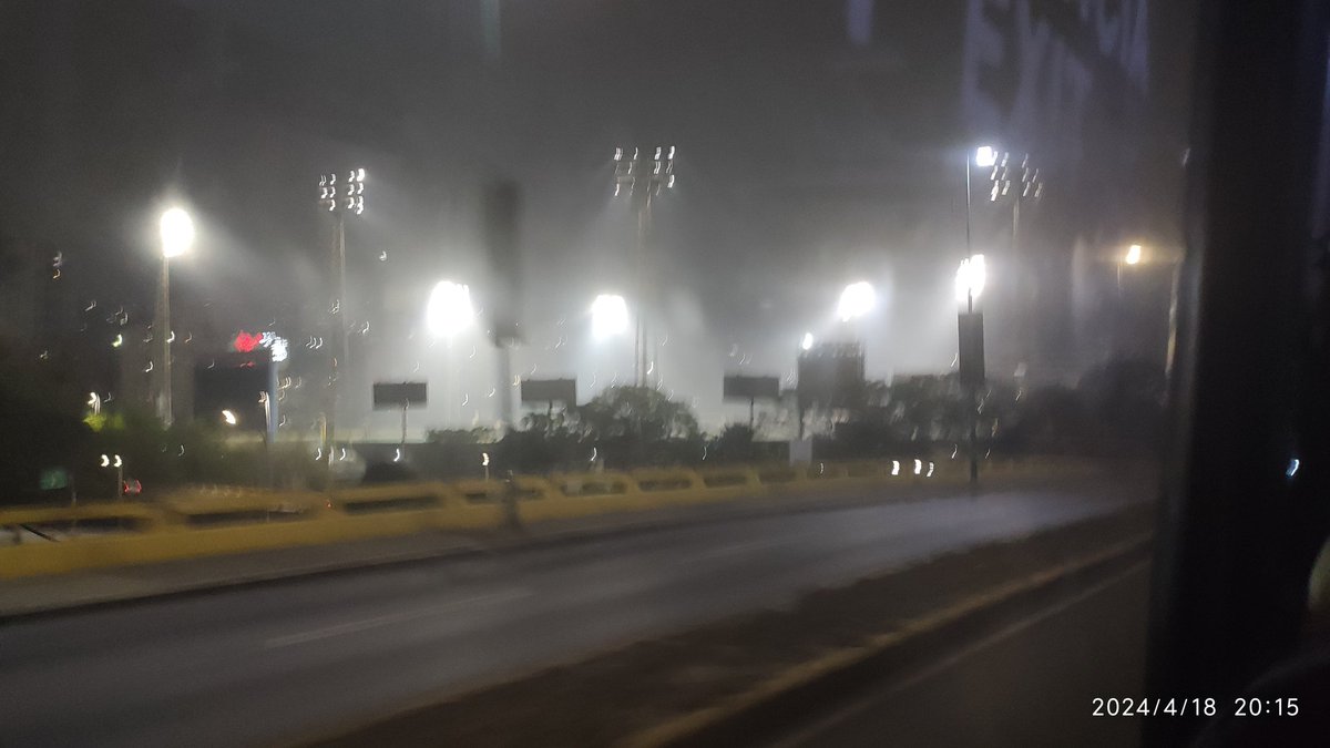 johkhz's tweet photo. Caracas brumosa
#calina #bruma #LaNiña https://t.co/nNLbhJ9rOe
