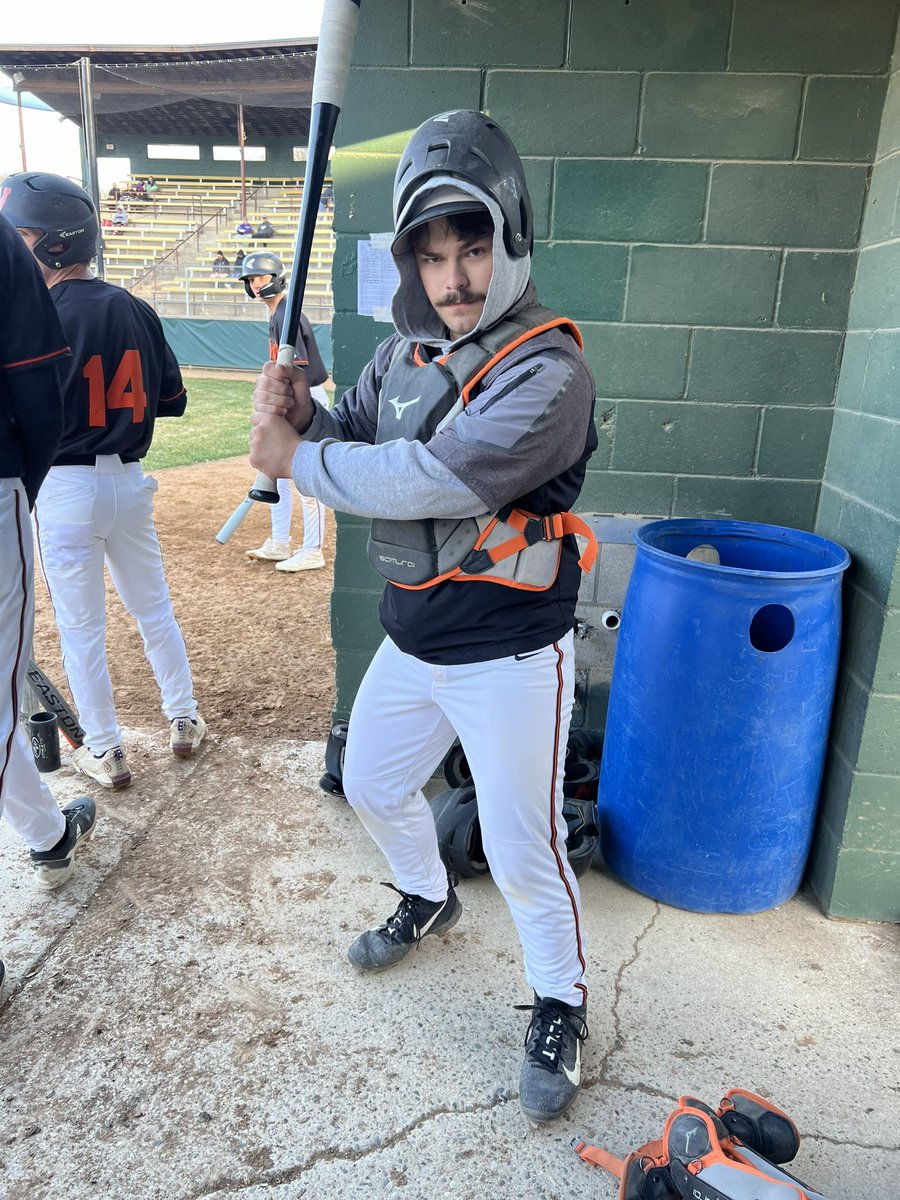 winhawkbaseball's tweet image. 8-6 win!!!!