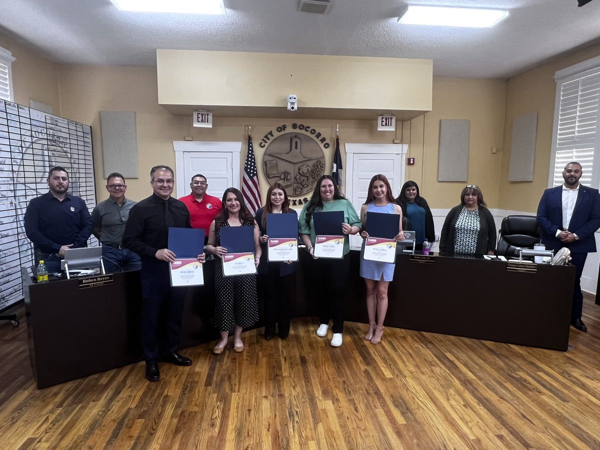 City_of_Socorro's tweet photo. Socorro High: Alejandro Alvarez
Salvador H Sanchez: Angela Rose Hernandez. CONGRATULATIONS Everyone!! https://t.co/1aCR1D0vlW