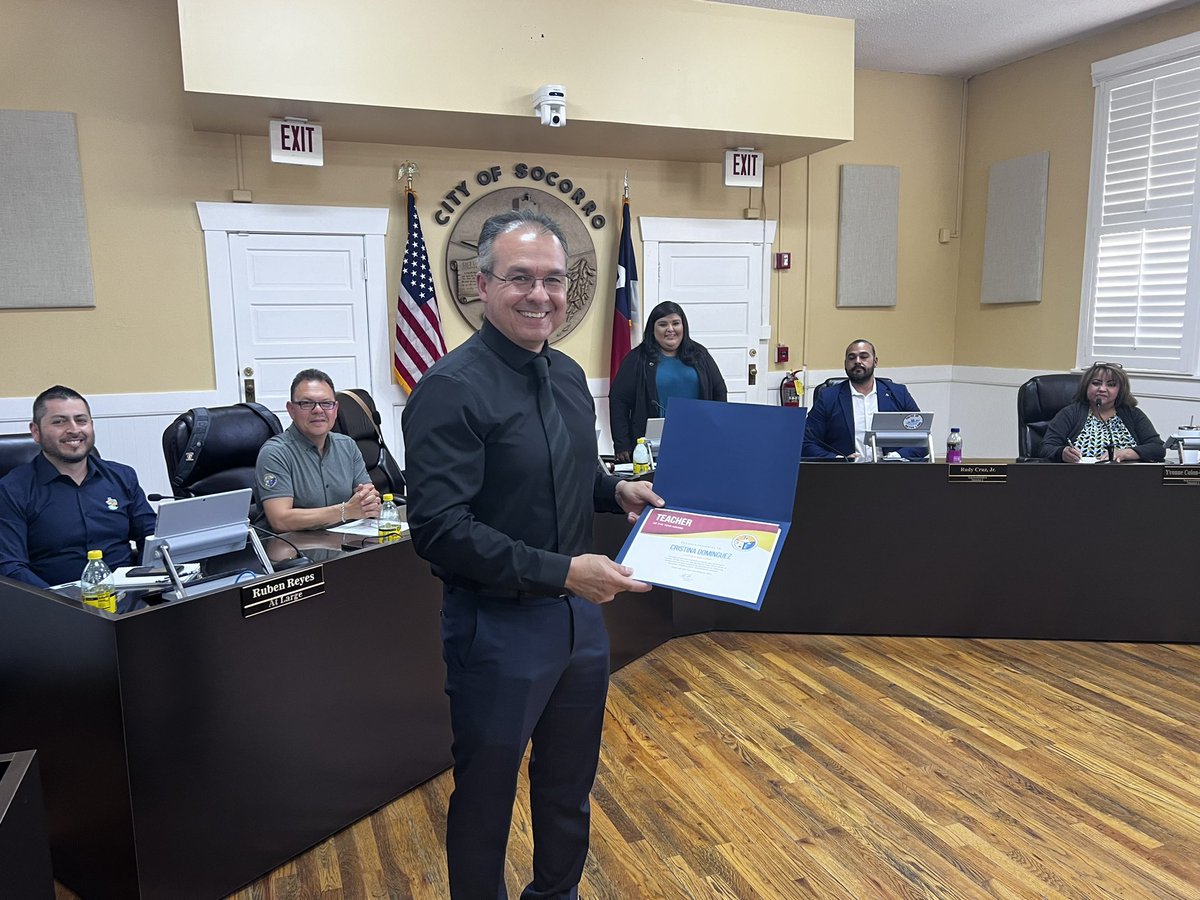 City_of_Socorro's tweet photo. Socorro High: Alejandro Alvarez
Salvador H Sanchez: Angela Rose Hernandez. CONGRATULATIONS Everyone!! https://t.co/1aCR1D0vlW