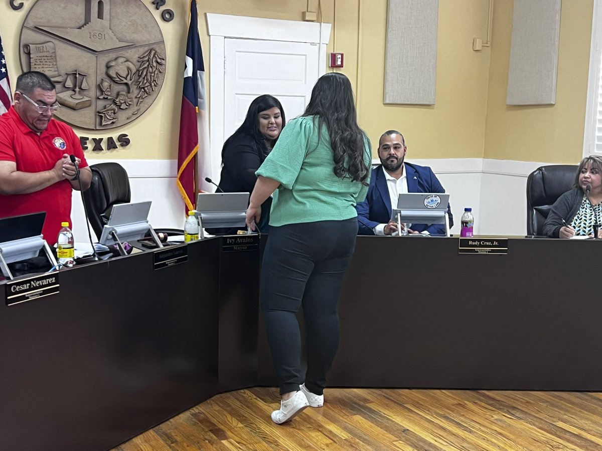 City_of_Socorro's tweet photo. Socorro High: Alejandro Alvarez
Salvador H Sanchez: Angela Rose Hernandez. CONGRATULATIONS Everyone!! https://t.co/1aCR1D0vlW