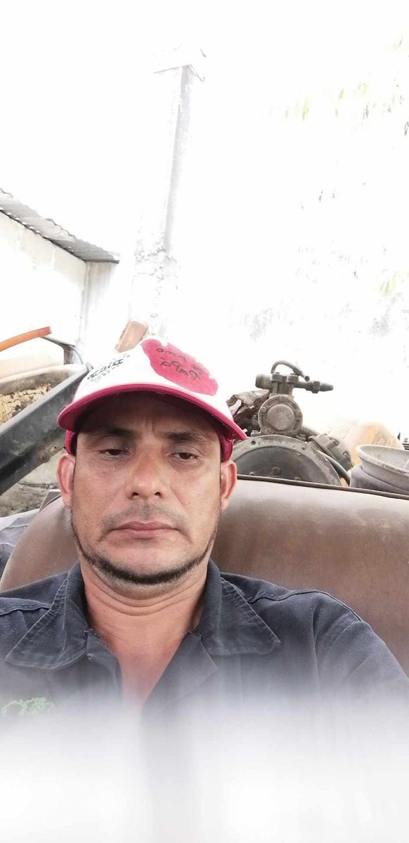 Single30chiapa1's tweet photo. Trabajador de compañía enseñando el fierrote que se carga... #heterosengañados https://t.co/DrpF1tlunH