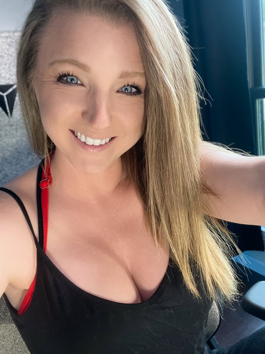 Live.. trying something new tonight.. come hang out let’s experience it together.. Twitch.tv/rayrachel