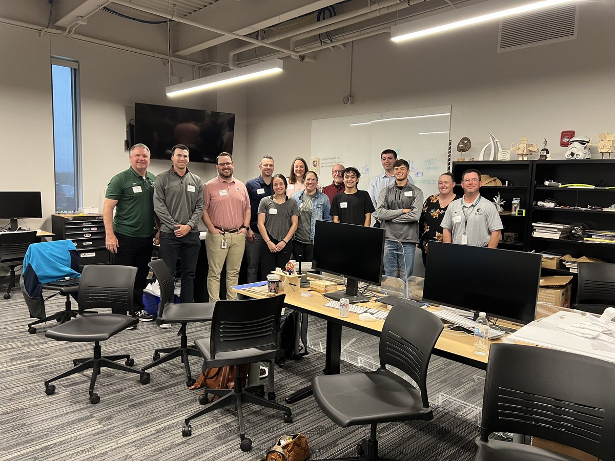 swartz_c's tweet image. Great group of Business Finance and Marketing professionals actively collaborating to make USD 232 the perfect place to prepare our students for a successful business career!  Thank you! @USD_232 @DeSotoWildcats @mvjaguars