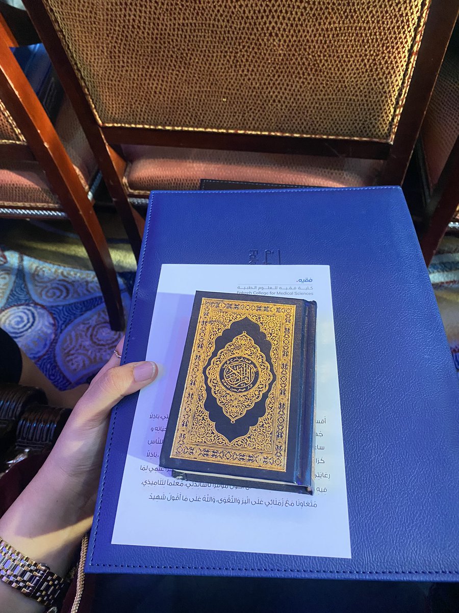 _ISoSo7's tweet photo. ﴿وآخر دعواهم أنِ الحمدلله ربِّ العالمين﴾

مابين " أقسم بالله العظيم أن أراقب الله في مهنتي" إلى " والله على ما أقول شهيد" هان على قلبي كل تعب وصلني لما أنا عليه اليوم، فالحمدلله الذي ما تم جهد إلا بعونه وما ختم سعي إلا بفضله 🤍🎓 https://t.co/k9dFIppOSh