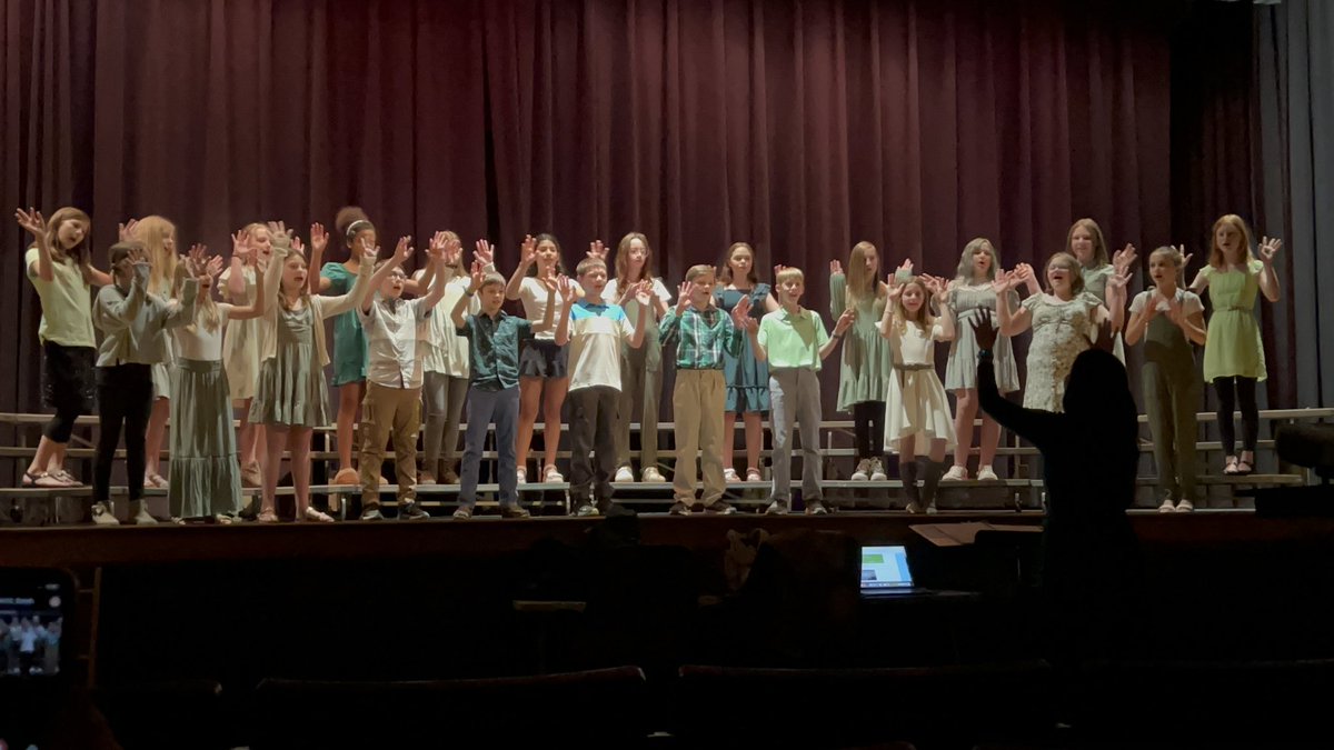 missberdysz's tweet photo. @hellomslomusic never fails to amaze me with the wonderful work she does with the Fairfax choir!! Beautiful work singers!! Makes me miss my choir days! 🎶🎤🤩 https://t.co/upG3ConZxR