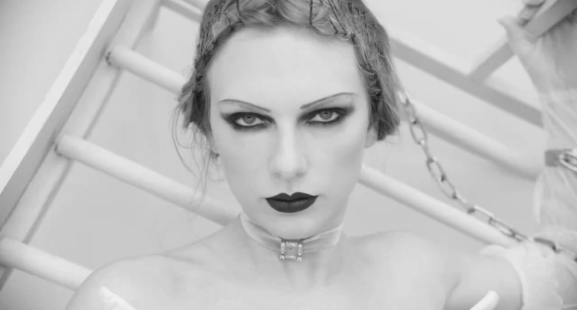 TSVaultNews's tweet photo. ✌️- morrow 

#TTPD #Taylorswift https://t.co/hG13j09D41