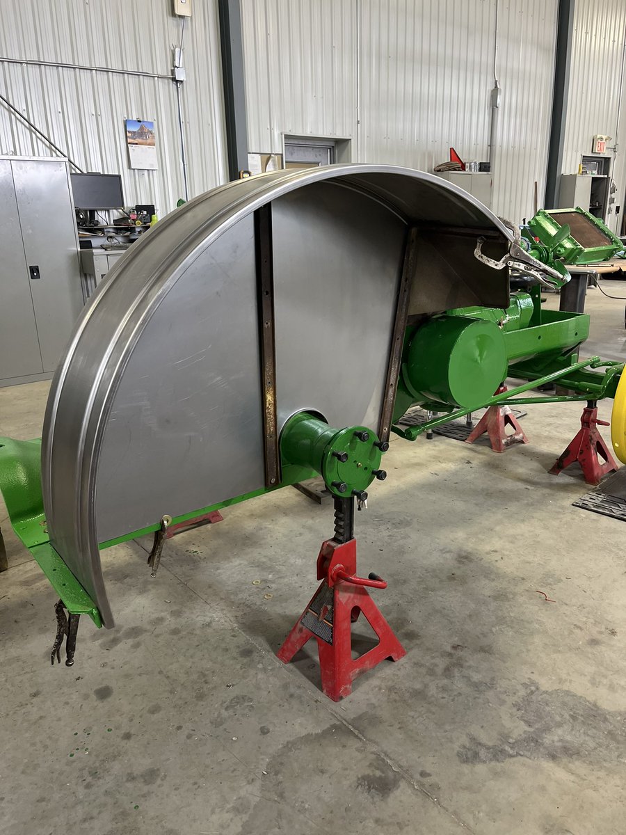 AlanPool16's tweet image. Well today was a day of precision and patience getting fenders mocked up on the AR. The end result is not far away! @JohnDeere  #winterproject