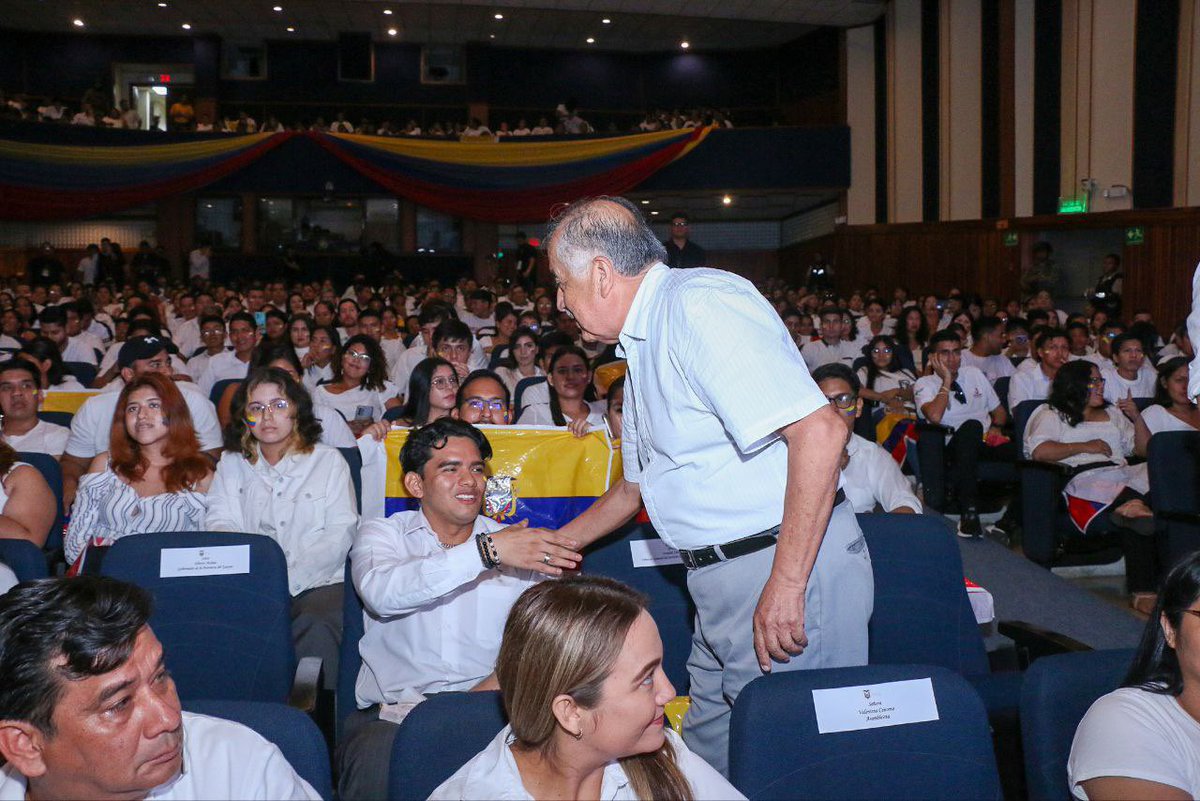 AlbertoMolina46's tweet photo. Los jóvenes son protagonistas del cambio de nuestra patria. 🇪🇨 Los buenos somos más. #ElNuevoEcuador https://t.co/9KStqTeojE