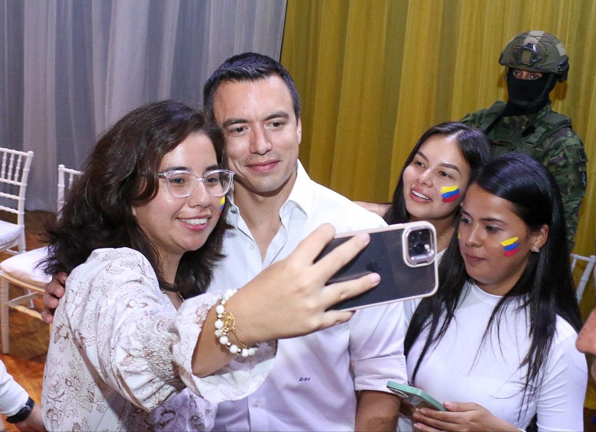 AlbertoMolina46's tweet photo. Los jóvenes son protagonistas del cambio de nuestra patria. 🇪🇨 Los buenos somos más. #ElNuevoEcuador https://t.co/9KStqTeojE