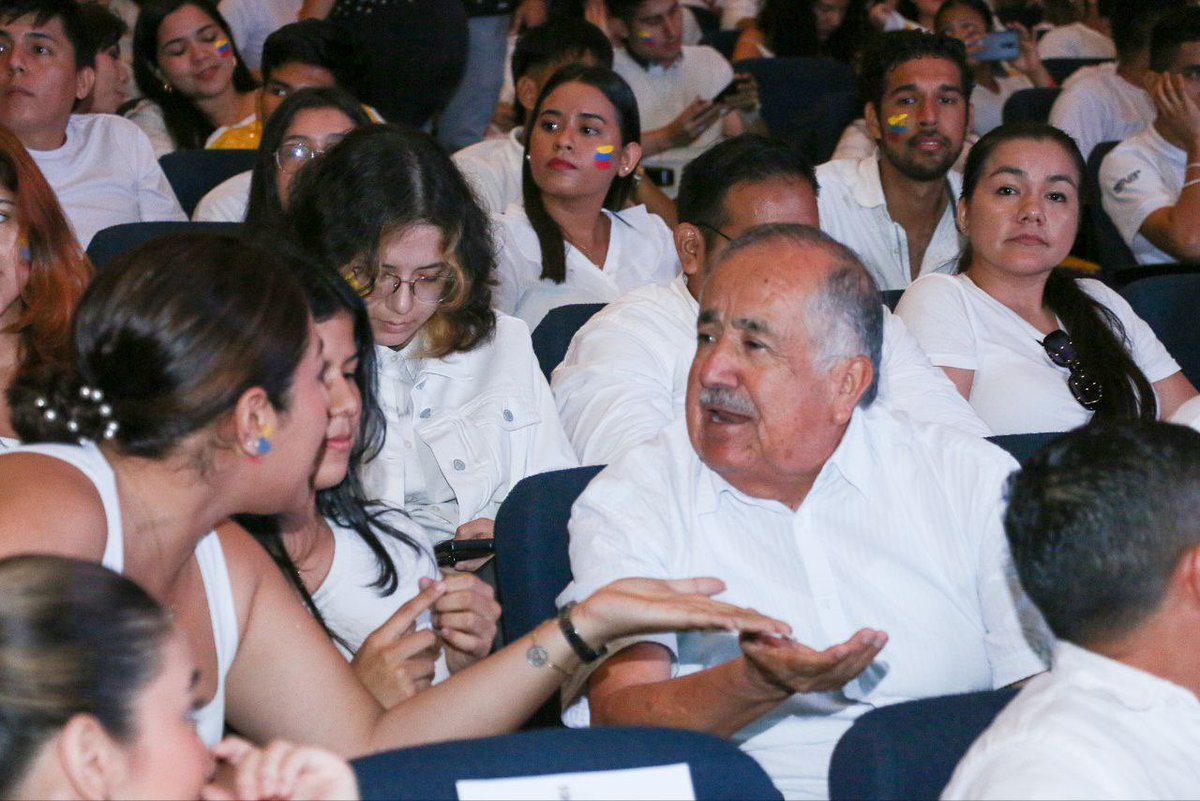 AlbertoMolina46's tweet photo. Los jóvenes son protagonistas del cambio de nuestra patria. 🇪🇨 Los buenos somos más. #ElNuevoEcuador https://t.co/9KStqTeojE