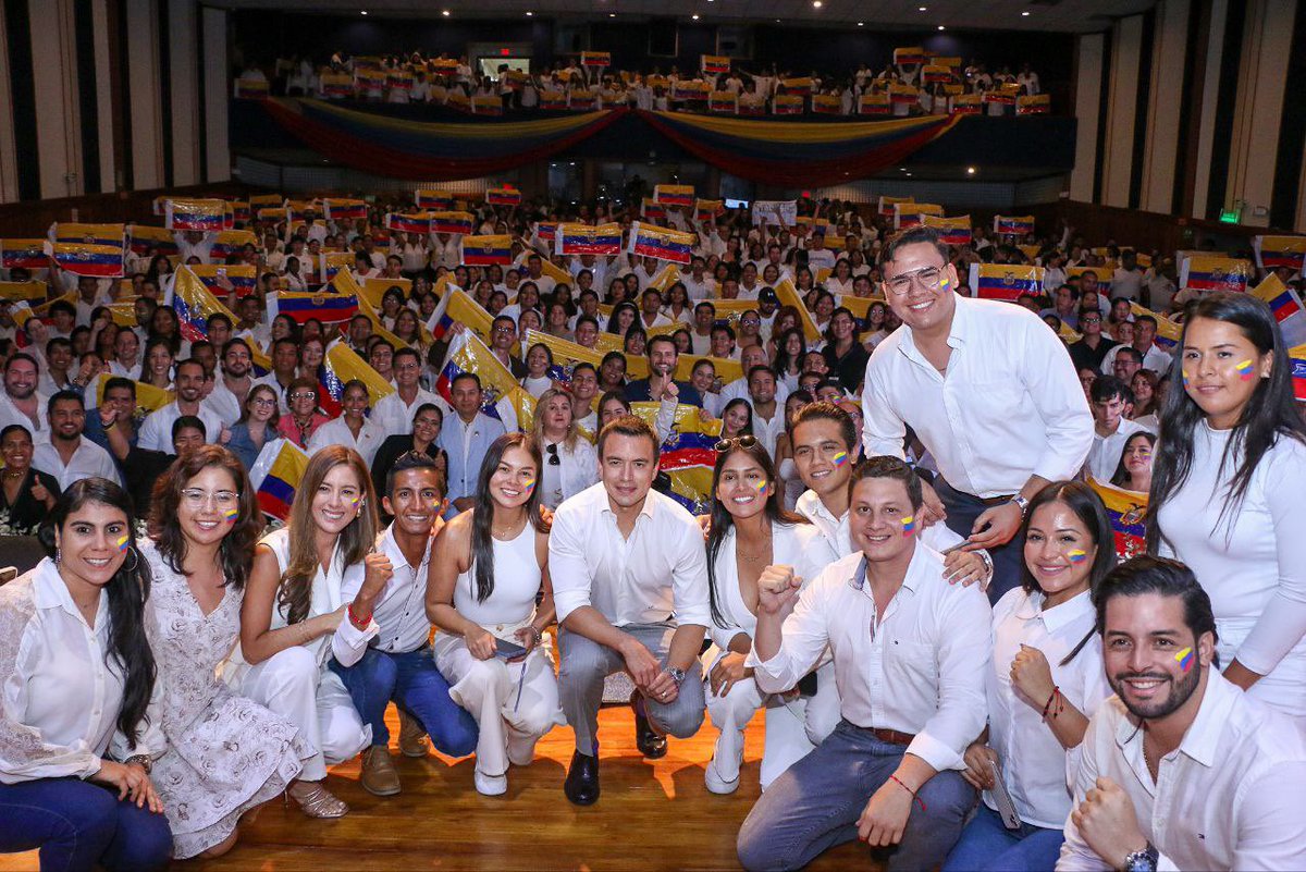 AlbertoMolina46's tweet photo. Los jóvenes son protagonistas del cambio de nuestra patria. 🇪🇨 Los buenos somos más. #ElNuevoEcuador https://t.co/9KStqTeojE