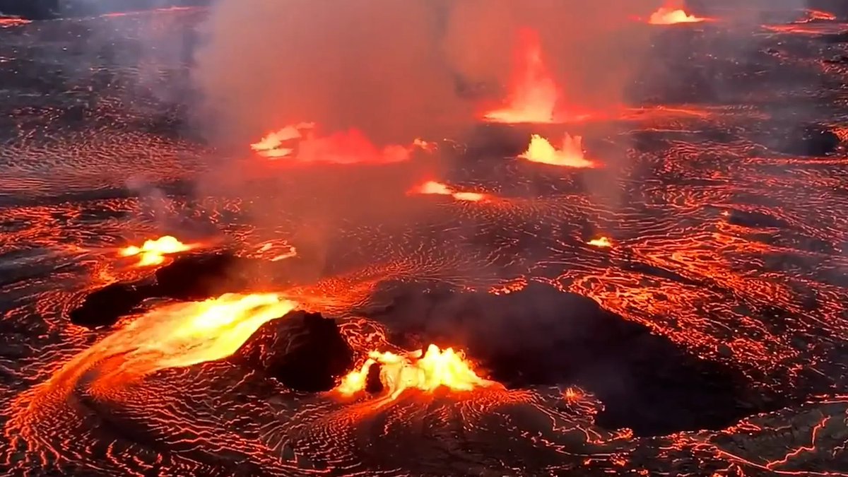 christ_ic's tweet photo. desde las grietas llenas de Fuego líquido, se formarán ríos, ríos de Fuego que vomitarán y se extenderán por cada ciudad, incendiando la tierra; los anatemas que lanzabais a Mis enviados caerán de vuelta sobre vuestras cabezas https://t.co/cLNo2VYo84