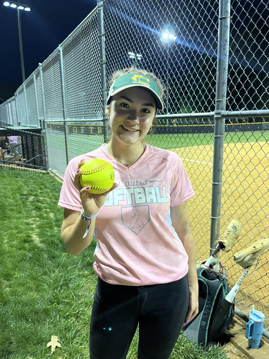 Shout out to @kallimonahan on hitting a 💣 tonight in her school ball game!! 🥎