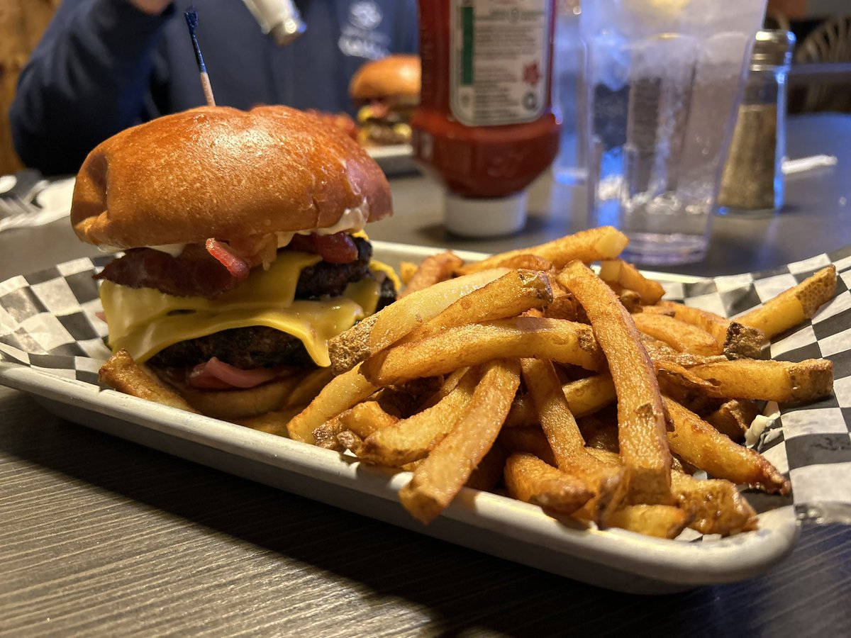 KarlaMcInnes's tweet photo. @mrs_patts Fries look amazing!! Burger good too. 
We went to Jungle Jim’s in Bayers Lake last night…. Was very good other than cheese slices, fries were hand cut too..and quite a reasonable price. 
We have been following your reviews.. where to next? https://t.co/la3oE6uVhm