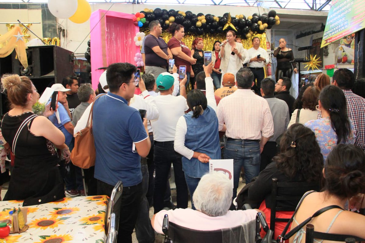 azucenacisneros's tweet photo. Muy agradecida por la invitación al aniversario del Mercado de San Agustín en #Ecatepec. Seguiremos consolidando espacios que son punto de encuentro para las familias, además de ser referente de nuestras tradiciones y cultura. ¡Gracias infinitas a quienes abastecen de alimentos e insumos a las familias Ecatepenses! ❤️

#AzucenaEsUnidad