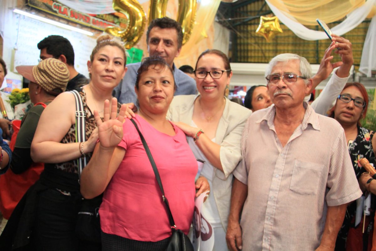 azucenacisneros's tweet photo. Muy agradecida por la invitación al aniversario del Mercado de San Agustín en #Ecatepec. Seguiremos consolidando espacios que son punto de encuentro para las familias, además de ser referente de nuestras tradiciones y cultura. ¡Gracias infinitas a quienes abastecen de alimentos e insumos a las familias Ecatepenses! ❤️

#AzucenaEsUnidad
