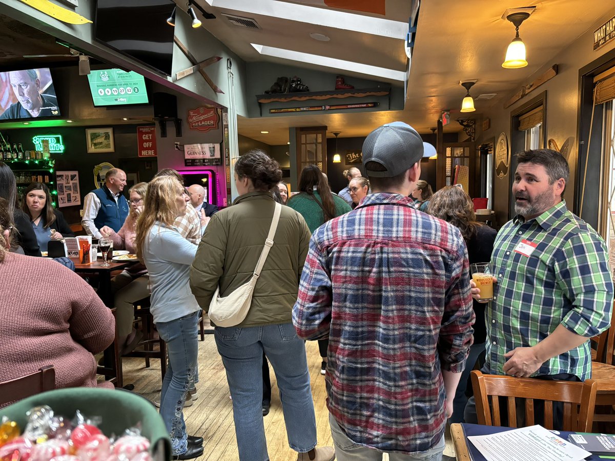 Stay Work Play was excited to join the Lake Sunapee Region Young Professionals Network and the Lake Sunapee Region Chamber of Commerce tonight at the Salt hill Shanty in Newbury.