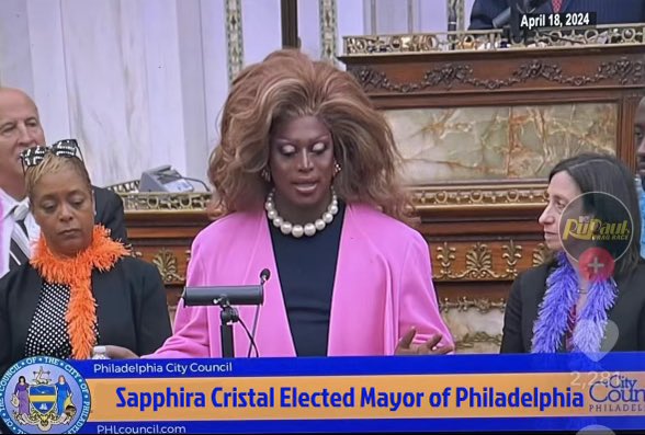 solovency's tweet photo. she hasnt even been crowned yet but already using her platform to promote goodness of drag ❤️ #TeamSapphira https://t.co/W0IFDzFnhT