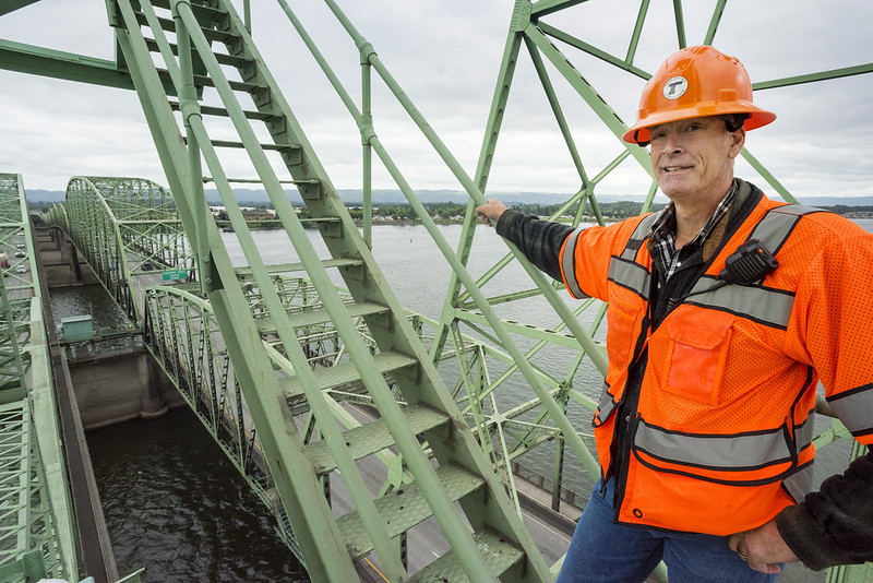 OregonDOT's tweet image. All northbound lanes of the #InterstateBridge are closing from 11 p.m. Sat, Apr. 20 to 7 a.m. Sun, Apr. 21 for the bridge’s biennial inspection. 

Details and detour route: bit.ly/3UluYVO