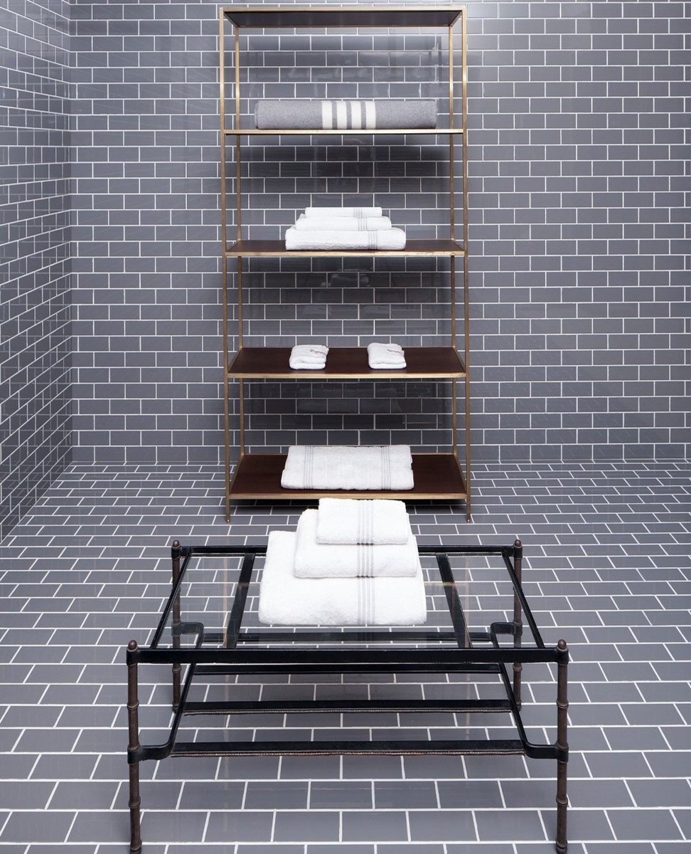 cppluxury's tweet photo. Thom Browne X Frette capsule collection at Salone del Mobile 2024

#ThomBrowne #Frette #Milan #ViaManzoni #SaloneDelMobile #MilanoDesignWeek #luxuryhome #luxurylinen #homecollection @ThomBrowne @FRETTEhome https://t.co/qYyyxx1wxU